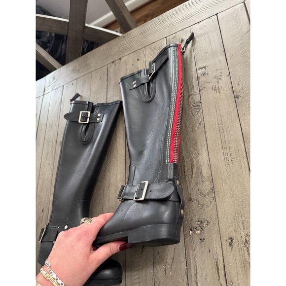 Steve Madden Tsunami Wellies Tall Black Buckle Rain Boots Red Detail Size 5 - Picture 7 of 8